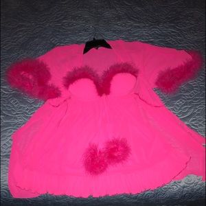 2 piece hot pink NEVER WORN Négligée